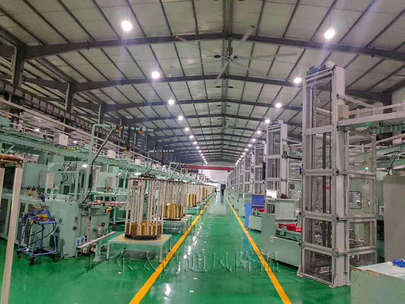 高大空間通風(fēng)降溫一定要用工業(yè)大風(fēng)扇,用了才知道效果這么好！